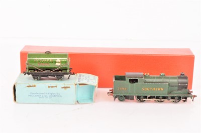 Lot 568 - Hornby-Dublo 00 Gauge 3-Rail EDL17 Southern green 0-6-2T Tank Locomotive and Power Tank wagon