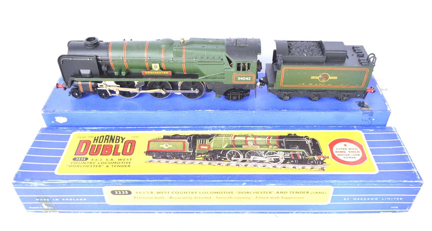 Lot 578 - Hornby-Dublo 00 Gauge 3-rail 3235 BR green West Country Class 34042 'Dorchester' Locomotive and Tender