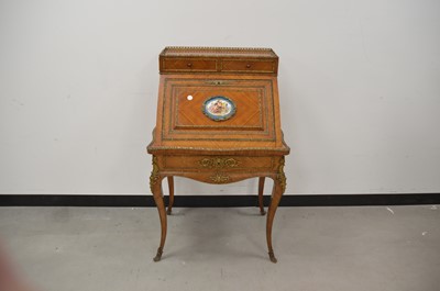 Lot 25 - An early 20th century French kingwood bureau