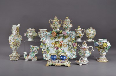 Lot 309 - A collection of damaged late 19th/early 20th century English porcelain
