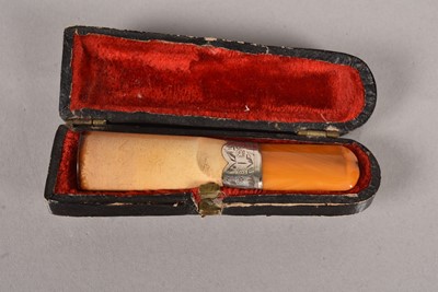 Lot 69 - An early 20th Century cheroot