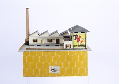 Lot 662 - Rivarossi 1950s Yellow Series HO Gauge Trackside Building The Television Factory