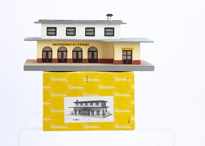 Lot 677 - Rivarossi 1950s Yellow Series HO Gauge Trackside Station Empoli