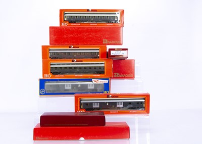 Lot 697 - Rivarossi HO Gauge Italian Coaching Stock