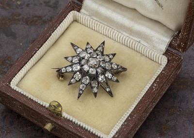 Lot 10 - An Edwardian old cut diamond twelve point star cluster brooch