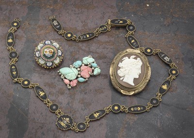 Lot 13 - A 19th Century shell carved cameo pendant