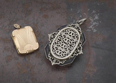 Lot 18 - A 19th Century Continental white and base metal pierced reliquary pendant