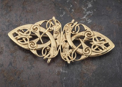 Lot 35 - A 9ct gold Celtic brooch