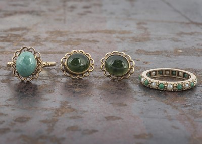 Lot 75 - A 9ct gold aventurine quartz dress ring