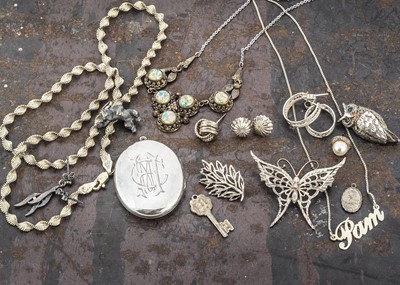 Lot 77 - A quantity of silver and base metal jewels