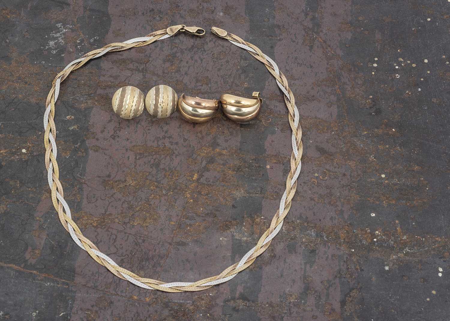 Lot 85 - A small collection of 9ct gold two and three colour jewellery