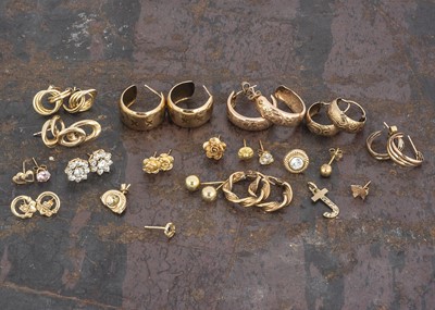 Lot 87 - A collection of 9ct gold earrings