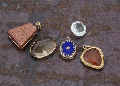 Lot 92 - A collection of hardstone and enamel jewels