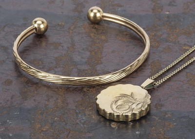 Lot 164 - A 9ct gold torque child's bangle