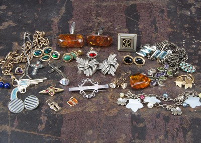 Lot 289 - A pair of amber and chrome plated cufflinks