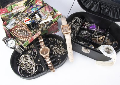 Lot 292 - A collection of costume jewels
