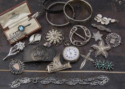 Lot 295 - An Art Deco blue paste Art Deco bar brooch