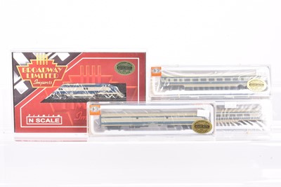 Lot 60 - N Gauge American Missouri Pacific Lines Diesel Locomotive and Coaches by Broadway Ltd and Con Cor