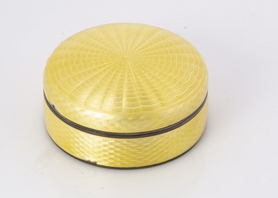 Lot 527 - An Art Deco period silver and yellow enamel circular box