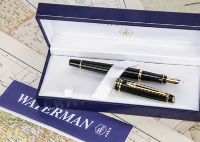 Lot 552 - A modern boxed Waterman black and gilt fountain pen