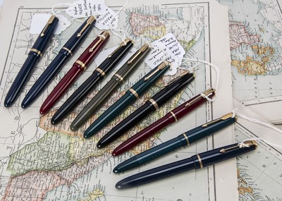 Lot 574 - Ten vintage Parker fountain pens