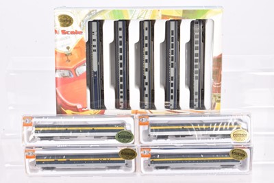 Lot 64 - N Gauge American Chesapeake & Ohio and Baltimore & Ohio Coaches by Con Cor