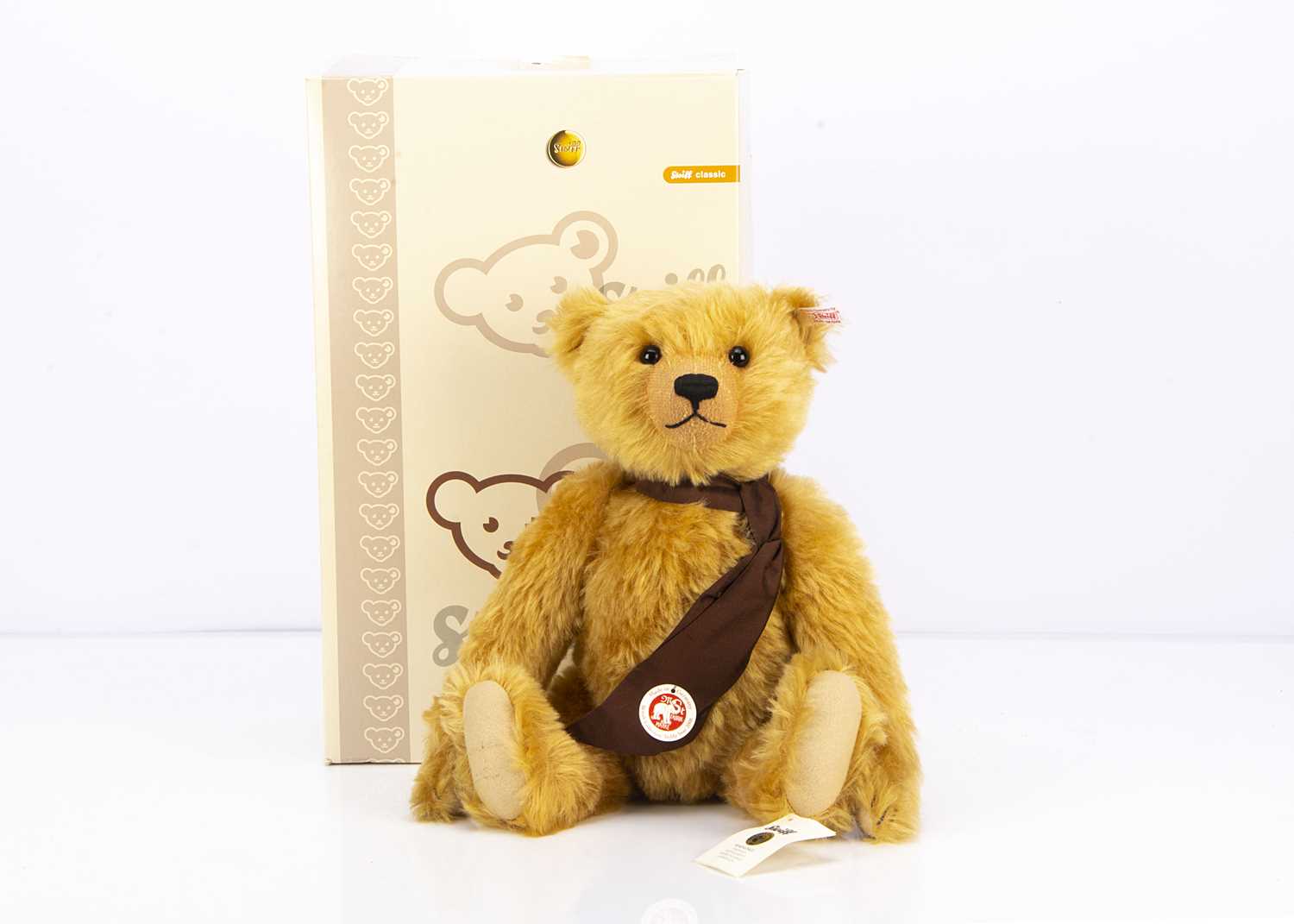 Lot 11 - A Steiff limited edition British Collectors 2008 teddy bear