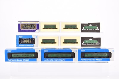 Lot 76 - Dapol N Gauge Southern Region Steam Tank Locomotives and Coaching Stock