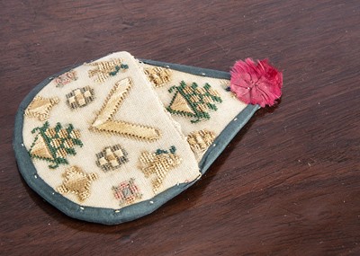 Lot 662 - A early 19th century needlework ladies small pocket watch holder