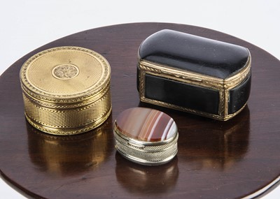 Lot 704 - An early 19th century gilt metal circular box