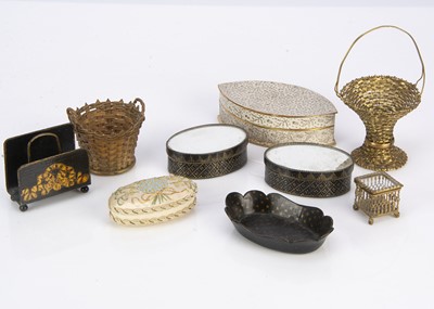 Lot 720 - Various boxes