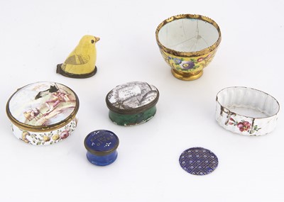 Lot 728 - A Bilston type enamel yellow canary box