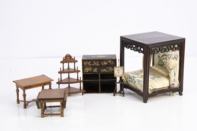 Lot 746 - A group of miniaturist dolls’ house furniture