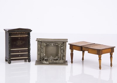 Lot 847 - German dolls’ house furniture