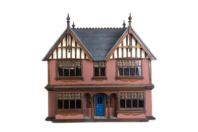 Lot 893 - A very well-made early 20th century wooden dolls’ house