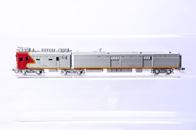 Lot 803 - Key Imports Ltd H0 Gauge Atchison Topeka & Santa Fe M-190 Articulated Motor Car Late Version Custom Motor Car #1