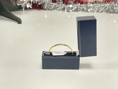 Lot 32 - A modern and very pretty 18ct gold bangle set with diamonds and rubies
