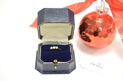 Lot 42 - An 18ct gold and platinum set three stone old cut diamond ring