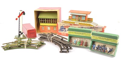 Lot 5 - Hornby 0 Gauge No 2E Station Signal Transformer and small quantity of 0 Gauge Track