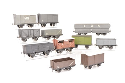Lot 26 - Large quantity of 0 Gauge kitbuilt part built and unmade wagons kits
