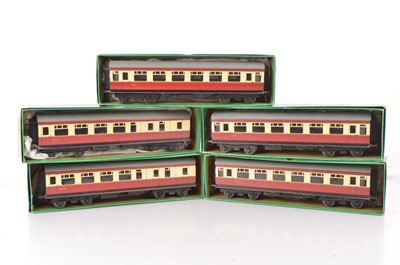 Lot 31 - Five Bassett-Lowke 0 Gauge BR blood and custard Coaches