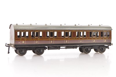 Lot 39 - Five Bassett-Lowke 0 Gauge tinplate GWR Coaches (5)