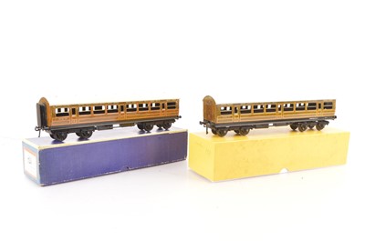 Lot 40 - Pair of Bassett-Lowke 0 Gauge tinplate LNER Coaches (2)