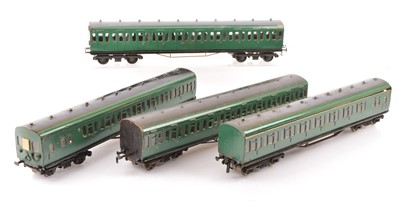 Lot 52 - Kit/Scratchbuilt 0 Gauge course scale SR green 4-SUB EMU Set