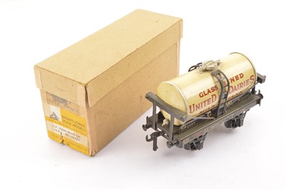 Lot 68 - Bassett-Lowke 0 Gauge GW United Dairies Milk Tank wagon