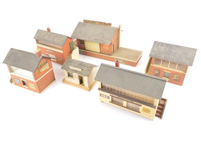 Lot 77 - Bassett-Lowke 0 Gauge Signal Boxes Goods Depot and Coal Office (6)