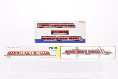 Lot 35 - N Gauge German Railcar and Five Car Regio Train by Minitrix and Piko