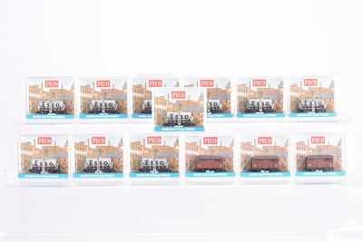 Lot 86 - Peco N Gauge Rake of Esso Tank Wagons and Cattle Wagons