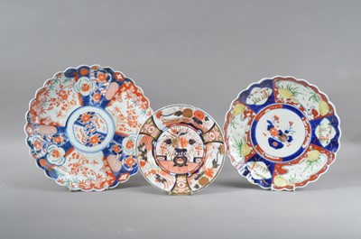 Lot 103 - Two 19th century scalloped rimmed Chinese plates