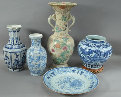 Lot 108 - A collection of damaged Chinese and Japanese ceramics